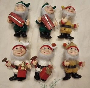 Juego de 6 adornos navideños vintage de plástico para elfos flocados de 4" Pixie Hong Kong - Imagen 1 de 6