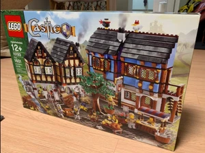 LEGO Castle: Medieval Market Village (10193) - Picture 1 of 2