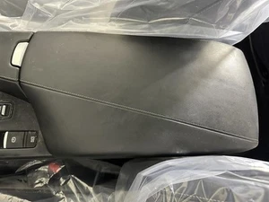 *LID ONLY* *LID ONLY* *LID ONLY* QX50 2022 Console Front 2721537 - Picture 1 of 9