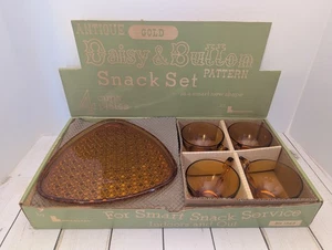 Vintage Gänseblümchen und Knopf Antik Gold Snack Set von Lancaster 4 Teller/Tassen Original - Bild 1 von 21