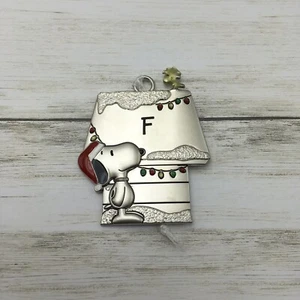 Hallmark Peanuts Snoopy & Woodstock Metall Hundehütte Buchstabe F Ornament - Bild 1 von 4