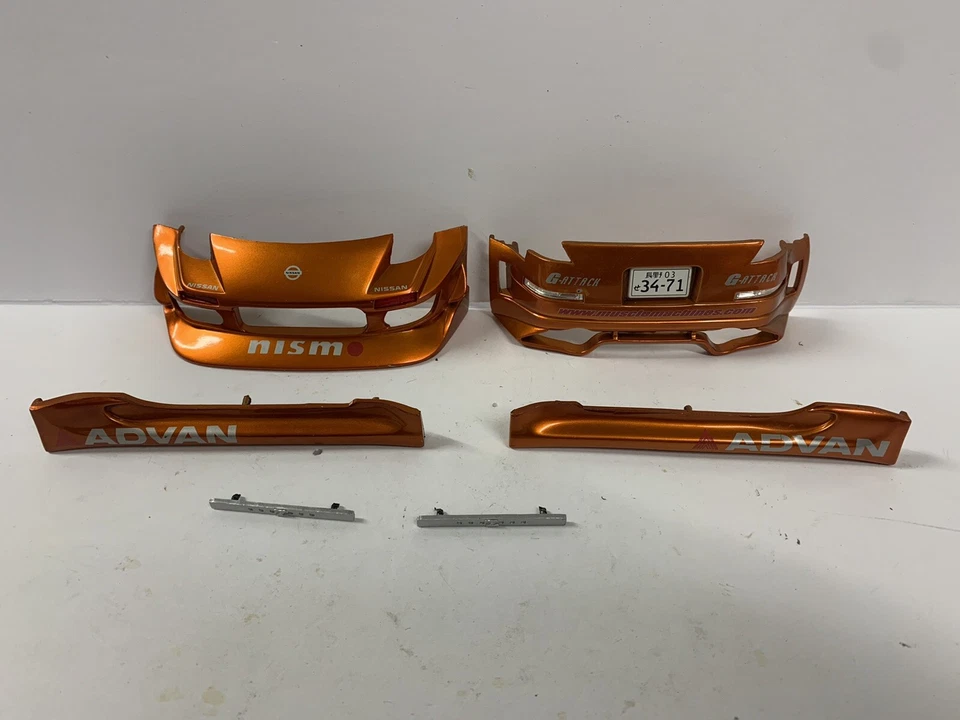 2004 Nissan 350Z Muscle Machines Tuners 1:18 Bumpers Side Molding Parts - Image 1 of 1