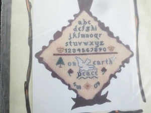 Ein Vogel in der Hand Handarbeit AUF ERDEN FRIEDEN Kreuzstich-Set - 4" x 4" - Bild 1 von 3
