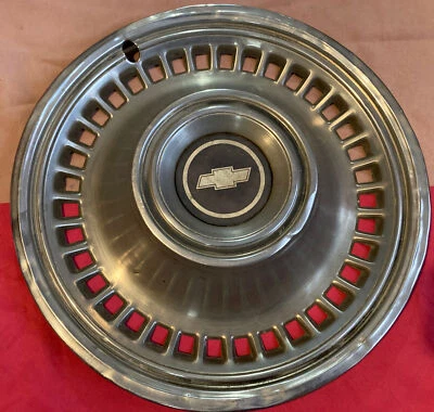 1971-1972 CHEVROLET IMPALA MONTE CARLO 15" CALOTA TAMPA DE RODA Boné Vintage - Imagem 1 de 4