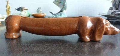 RARE WEMBLEY AUSTRALIA LARGE DACHSHUND SAUSAGE DOG POSY VASE - image 1 of 4