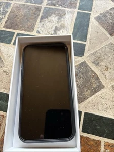 IPhone 11 Zuverkaufen Ohne Mängel Ein Jahr alt Für 250 Euro - Bild 1 von 2