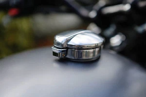 TEC Alu Benzin Tank Adapter Monza Optik Tankdeckel - Triumph Hinckley Bonneville - Bild 1 von 4