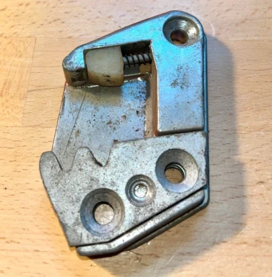 Chevrolet Corvair Monza 1961 cerradura de puerta placas de golpeador circa años 60 coches 61 Foto 1 de 4