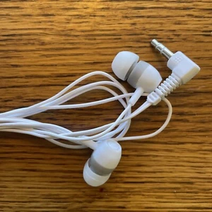 White Earbuds with Rubber/Silicone Tips | Straight Connector 4 ft. NEW w/Package - Picture 1 of 4