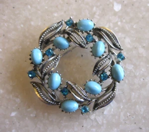Vintage Silver Tone LISNER Circle Pin Brooch w/ Blue Glass Cabs & Rhinestones - Picture 1 of 5
