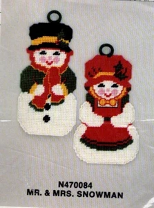 VINTAGE 1987 NEEDLECRAFT ALA MODE MR. & MRS. SNOWMAN PLASTIC CANVAS KIT - Picture 1 of 3