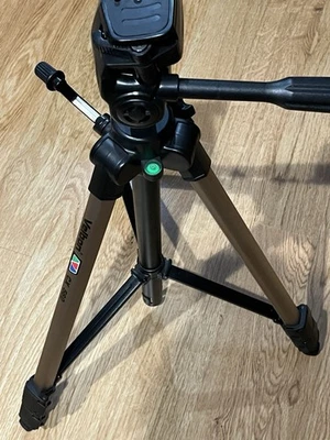 Trípode Velbon CX560, cabezal de 3 vías con estuche Foto 1 de 3