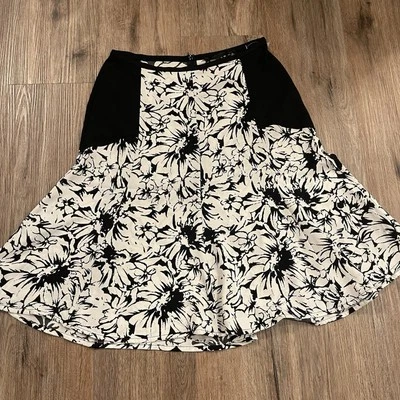 Falda Robert Rodriguez Mujer’s Talla 2 Negra Blanca Floral Fluida Femenina Primavera Foto 1 de 4