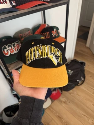 De colección Pittsburgh Penguins Lana Starter Snapback NHL Sombrero Arco Hechizo Raro Foto 1 de 4