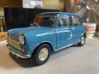 MORRIS MINI MINOR in blue - Kyosho 1:18 - Image 1 of 4