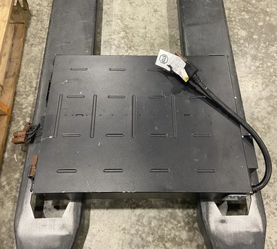 APC SRT96EMBP Ininterruptible Power Supply - Image 1 of 4