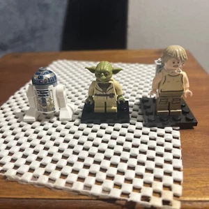 USED - Lego Dagobah Jedi Training Luke, R2-D2 & Yoda Minifigures - Picture 1 of 8