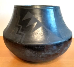Maximiliana "Anna" Montoya Martinez 1885-1955, San Ildefonso Pueblo Jar - Picture 1 of 8