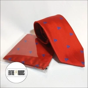 CONJUNTO DE CORBATA Y PAÑUELO CON FONDO ROJO Y VESPAS EN AZUL - Imagen 1 de 1