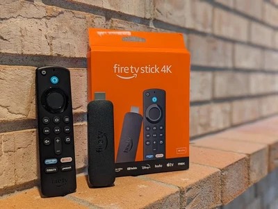 Amazon Fire TV Stick 4K Ultra HD Streamer mit Alexa-Sprachfernbedienung - Image 1 of 4