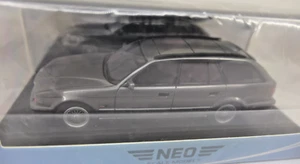 Neo 1:43 - BMW 530i (E34) Touring - grau-metallic - 45791 - (73) - Bild 1 von 2