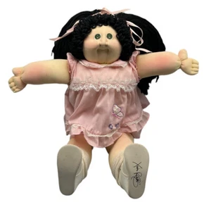 VTG 1984 Cabbage Patch Kids Soft Sculpture Girl Black Hair Green Eye SIGNED - Picture 1 of 11