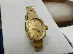 Reloj de pulsera vintage 1970 para mujer Bulova N8 bisel enchapado en oro reloj de trabajo - Imagen 1 de 9