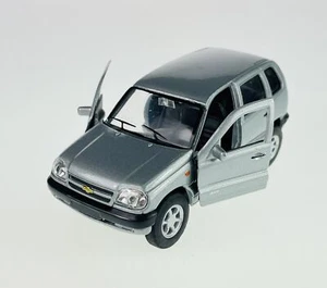 WELLY 2003 CHEVROLET NIVA SILVER 1:34 DIE CAST METAL MODEL NEW IN BOX - Picture 1 of 7
