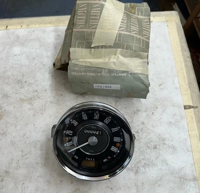 13H 1888 (SN-4417/00A) MINI SPEEDOMETER (MPH SHOP SOILED, MARK ON FACE) - Image 1 of 4