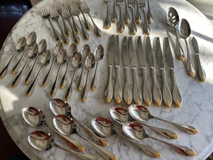 Gorgeous Oneida cube Stainless Golden Kingswood service for 8 gold - Picture 1 of 17