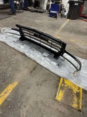 99-06 Sierra grill - Brand New - Never Installed - Image 1 of 4