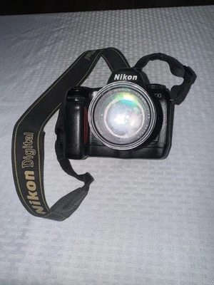 Cámara digital Nikon D100 no probada falta batería cubierta buen estado Foto 1 de 4