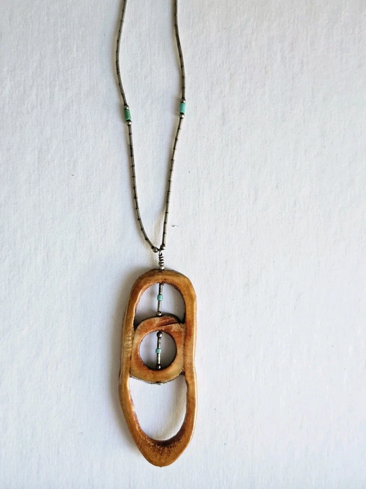 Collar colgante vintage de madera tallada a mano estilo artesanal popular boho Foto 1 de 4