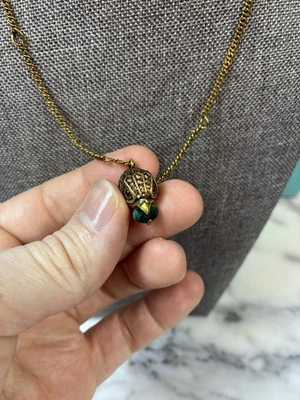 NUEVO CON ETIQUETAS Kurt Geiger Londres Chapado en Oro Pavé Cristal Cabeza de Águila con Collar Gema Verde Foto 1 de 4