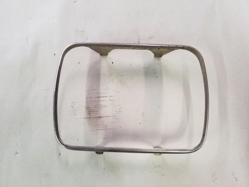 Anillo de ajuste cromado del faro derecho | Se adapta a Mercedes Benz 300D 300SD 1981-1985 Foto 1 de 4