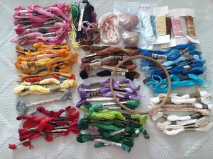 EMBROIDERY FLOSS Thread Skeins Lot 100+ DMC J P COATS STAR LILY 6" VINTAGE HOOP - Picture 1 of 11