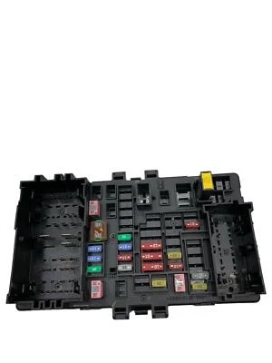 2016 - 2020 CADILLAC ESCALADE OEM 6.2L 4X4 DASH RIGHT FUSE RELAY JUNCTION BOX - Изображение 1 из 4