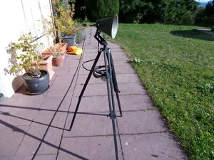 Tripod Lampe Loft Industriedesign Bauhaus Dreibein Strahler Upcycling Unikat - Bild 1 von 12