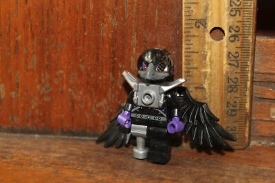 LEGO Rizzo Minifigure  Legends of Chima  Silver Shoulder Armor - Image 1 of 3