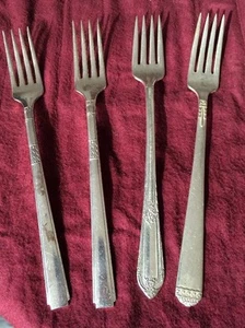 Set of 4 Vintage Grille Forks Wm Rogers 3 Patterns Mixed Lot - Picture 1 of 10