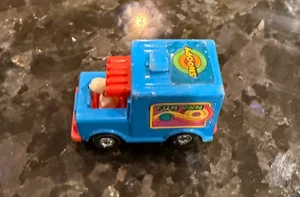 Vintage 1970's Snoopy Peanuts Fun Van Aviva Metal Car Matchbox - Picture 1 of 5