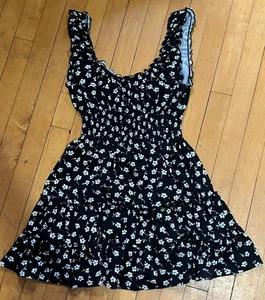 Urban Outfitters Damen Whimsy Floral Smocked Milkmaid Mini Stufenkleid Größe M - Bild 1 von 10