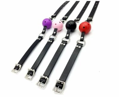 Mordaza de bola transpirable ajustable de cuero sintético | Juguete de sujeción de bondage BDSM Foto 1 de 2