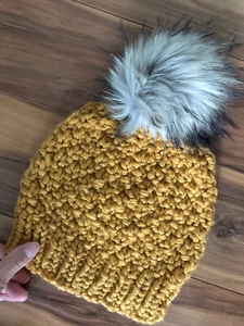 Damen Mütze, NEU Strick Damen Bommel Beanie Mütze Cap Haube warm weich senf - Bild 1 von 1