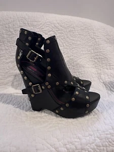 548 Cutout Leather Wedge Leather Shoes with Gold Studs PL-Lucky Size 37 1/2, 7.5 - Picture 1 of 21