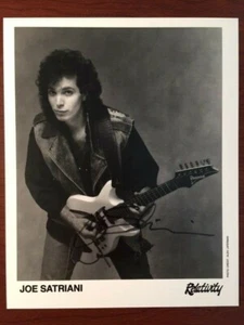 JOE SATRIANI SIGNED PHOTO BY PHOTOGRAPHER GLEN LAFERMAN - Picture 1 of 1