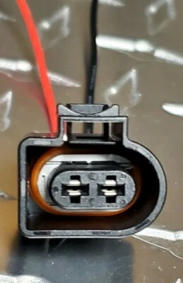 8P0973722 Nuevo conector de puerta de combustible genuino para Volkswagen Beetle 2012-2017   Foto 1 de 2