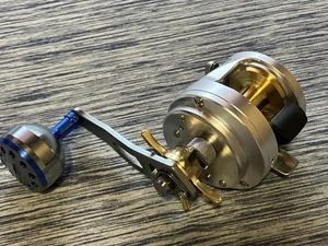 Carrete de pesca Shimano Calcutta 401F para zurdos barco mango eléctrico personalizado - Imagen 1 de 12
