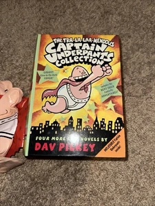 The TRA-LA-LAA-RIFIC Captain Underpants Collection Books 1-4 Glow In Dark #2882 - Picture 1 of 8