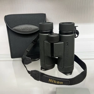 Binoculares negros impermeables Nikon PROSTAFF P7 10x42 - Imagen 1 de 11